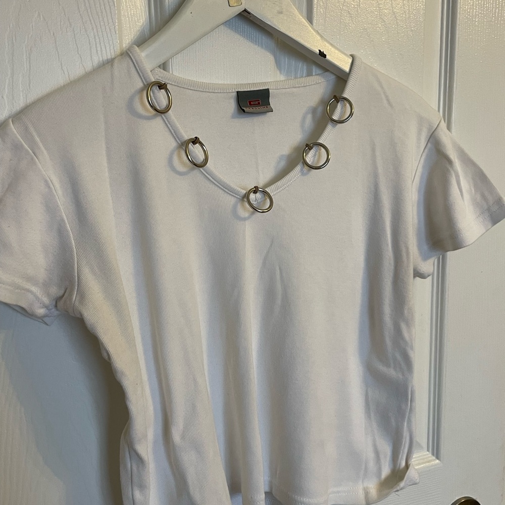 🐰Vintage White Top with silver accents